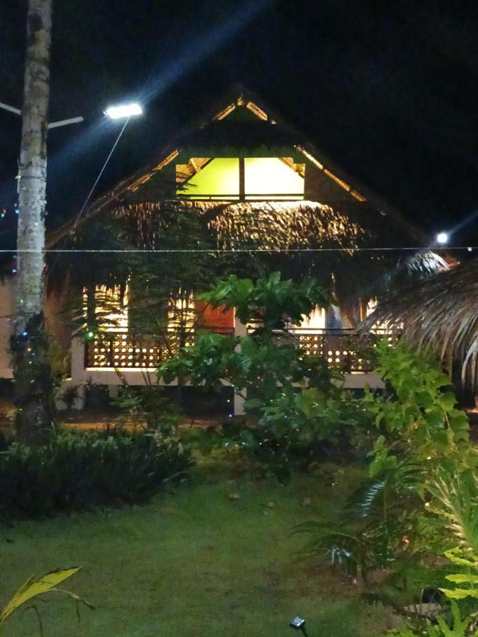 Weeroona Huts Homestay Pacifico San Isidro  Exterior photo